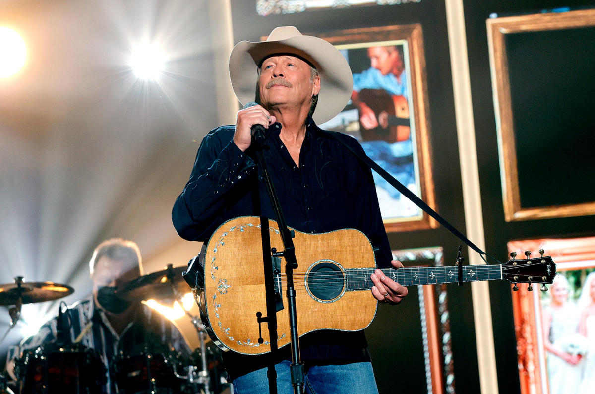 Alan Jackson Didn‘t Think His 90s Classic ‘chattahoochee Would Be A Hit