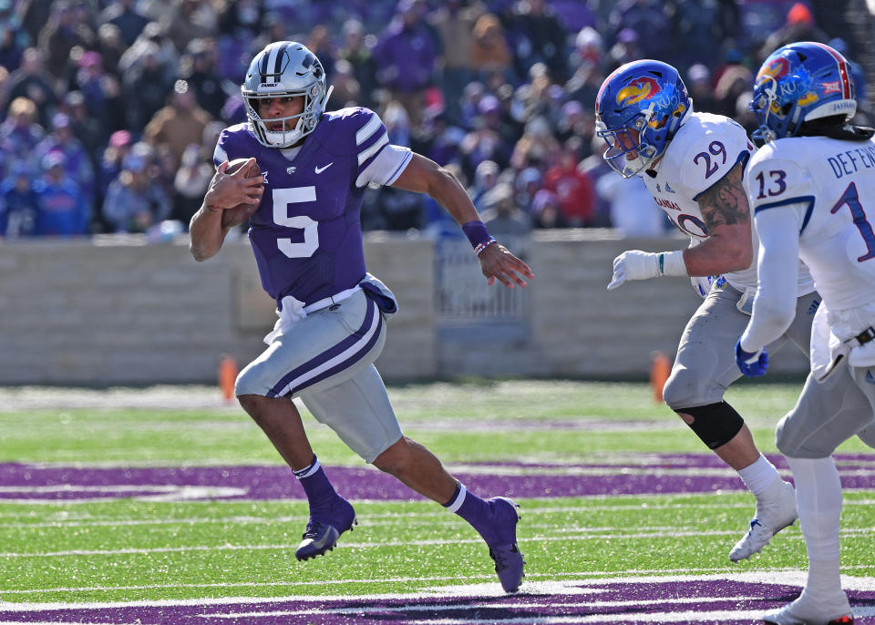 MANHATTAN, KS - NOVEMBER 10:  Quarterback Alex Delton #5 of the Kansas State Wildcats scrambles away from linebacker Joe Dineen Jr. #29 of the Kansas Jayhawks during the second half on November 10, 2018 at Bill Snyder Family Stadium in Manhattan, Kansas.  (Photo by Peter G. Aiken/Getty Images)