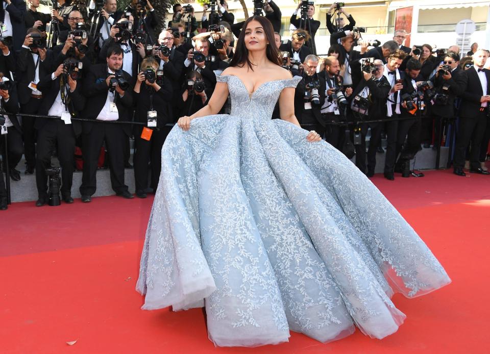 <p>Cannes, c’est un peu un grand bal. L’actrice indienne a des airs de Romy Schneider Sissi impératrice, dans cette robe au jupon immense.<br>Crédit : Getty </p>