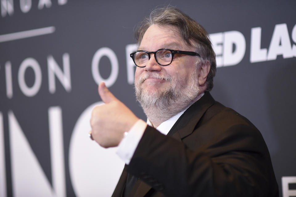 Guillermo del Toro llega a la 2da Celebración anual de Cine y Televisión Latina el domingo 13 noviembre de 2022 en el Fairmont Century Plaza en Los Angeles. Del Toro recibió un doctorado honoris causa de la Universidad Nacional Autónoma de México el 17 de noviembre de 2022. (Foto Richard Shotwell/Invision/AP)