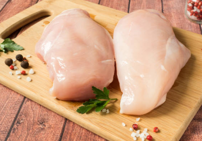 雞胸肉富含豐富蛋白質且脂肪含量較低。（圖／翻攝自Pixabay）