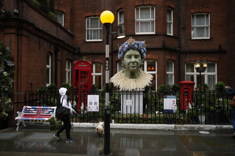 A display paying homage to Britain's Queen Elizabeth II outside the Sloane Club and Sloane Place, in London, as part of "Chelsea in Bloom" an alternative floral art show which runs alongside the RHS Chelsea Flower Show, in streets and venues nearby, May 23, 2022. (AP Photo/Matt Dunham)