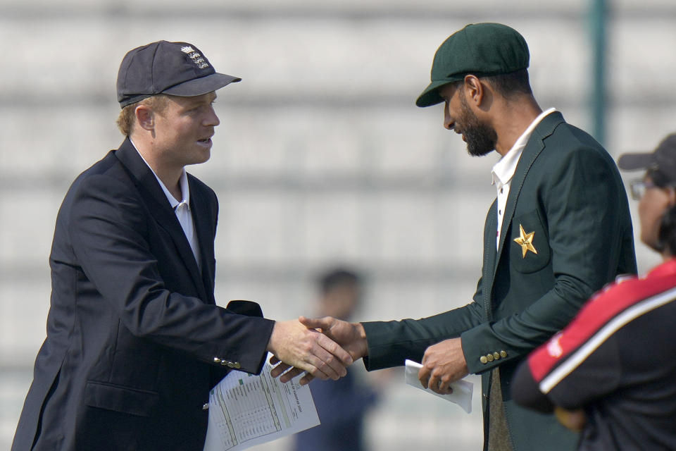 Pakistan's Shan Masood, right, shakes hand with England's Ollie Pope after coin toss before the start of the play of first test cricket match between Pakistan and England, in Multan, Pakistan, Monday, Oct. 7, 2024. (AP Photo/Anjum Naveed)