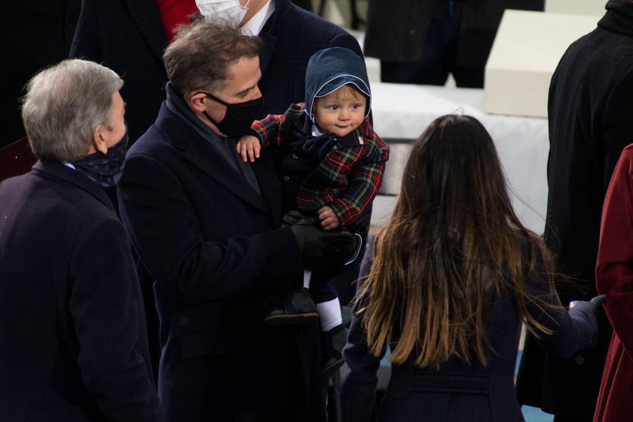 Hunter Biden holds his son, Beau, at the inauguration. (Photo: Tom Williams via Getty Images)