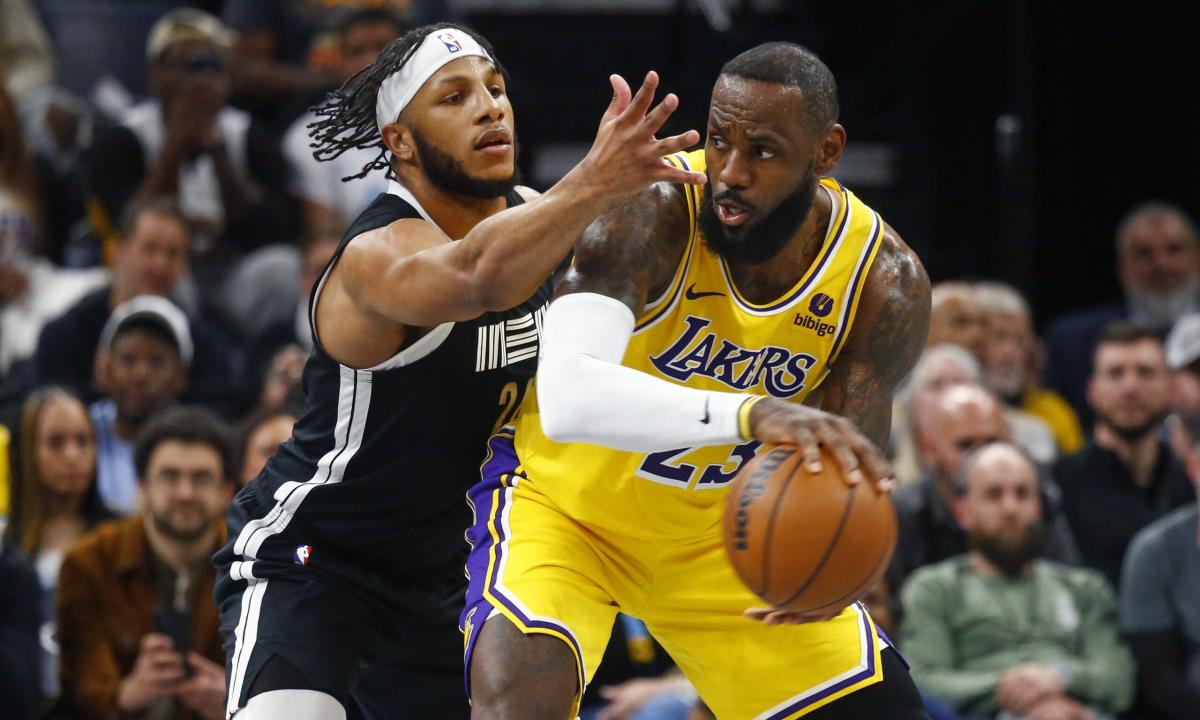 LeBron James weighs his health against Lakers’ playoff positioning