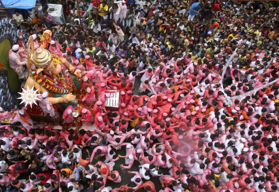 APTOPIX India Hindu Festival