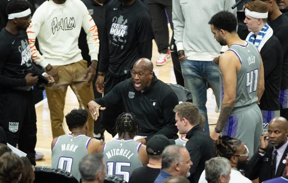 Sacramento Kings coach Mike Brown talks to player during a timeout during Game 5 of the first-round NBA playoff series at Golden 1 Center on Wednesday.