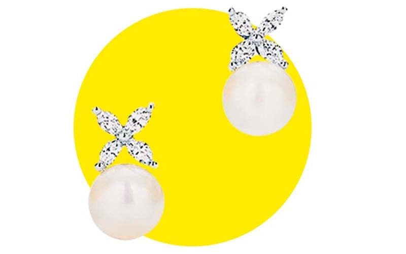 Tiffany Victoria earrings in platinum with cultured pearls and diamonds, worn by Emma Raducanu in the US Open final