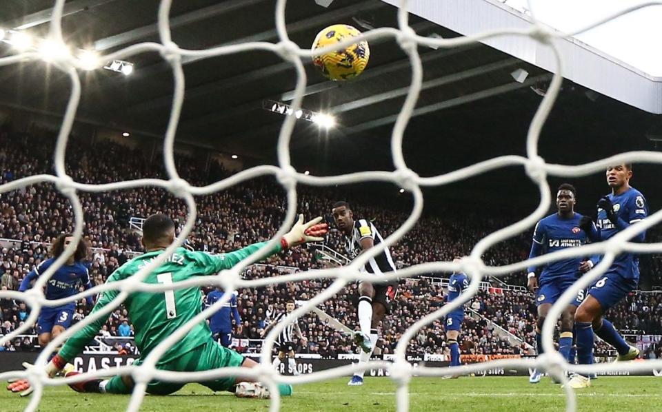 Alexander Isak shot the ball into the back of the net