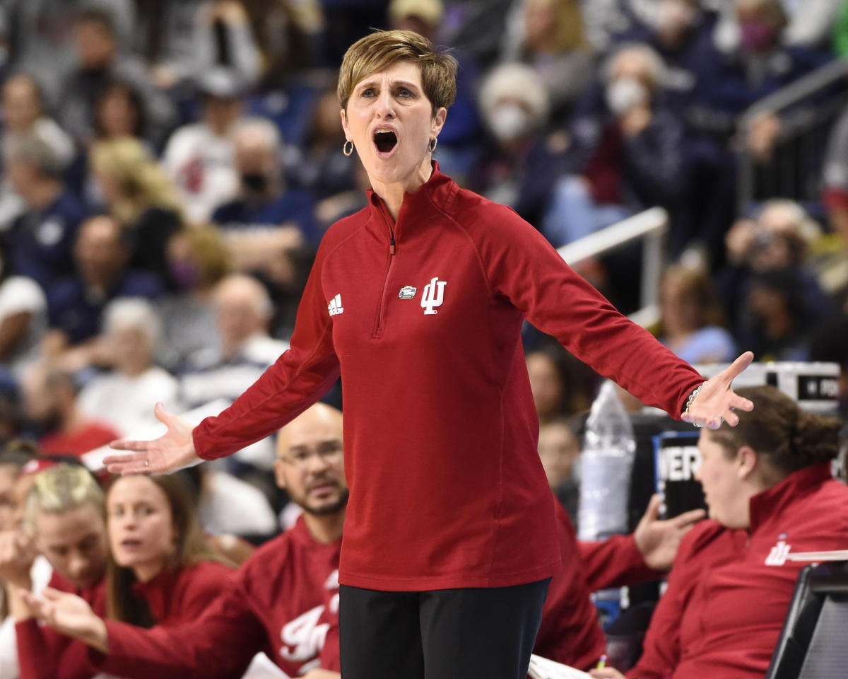 L’entraîneur de l’Indiana WBB qualifie le tournoi de Vegas de «manque majeur» qui a fait reculer le basketball féminin