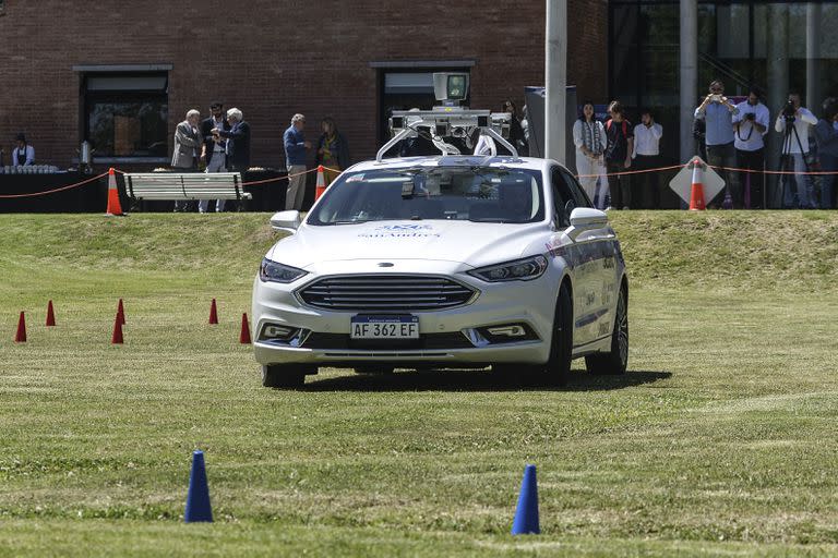 La Universidad de San Andrés presentó un proyecto para desarrollar el software que le permita a un auto transformarse en autónomo y transitar las calles sin conducción humana