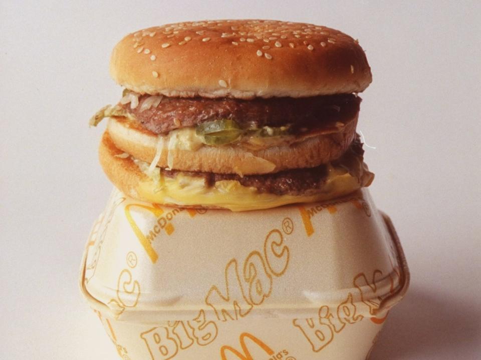 Ein Big Mac aus den 1980er Jahren. - Copyright: Henry Groskinsky/The LIFE Images Collection/Getty Images