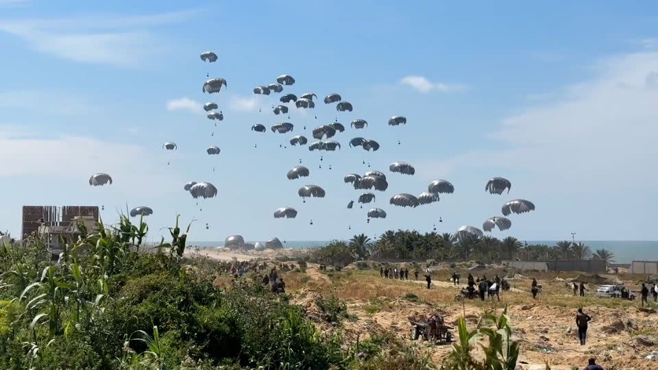 Footage obtained by CNN shows hundreds of Palestinians rushing to the site of the aid drop in Beit Lahia, in northern Gaza. - CNN