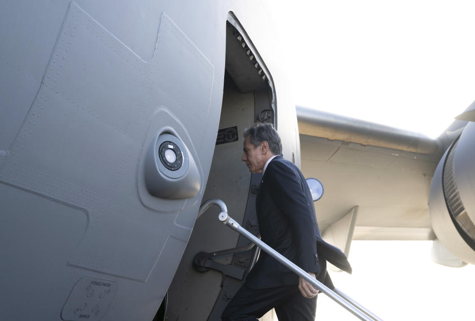 U.S. Secretary of State Antony Blinken boards a U.S. military airplane prior to departure from Ben Gurion Airport in Tel Aviv, Israel, Friday, Dec. 1, 2023.(Saul Loeb/Pool Photo via AP)