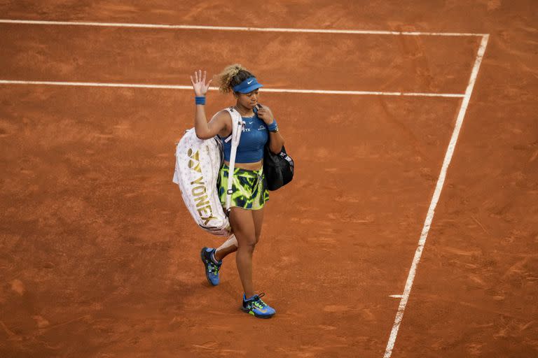 Naomi Osaka volvió a despedirse temprano del abierto francés