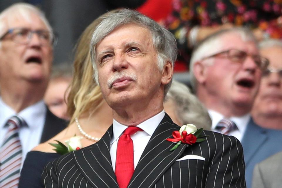 Arsenal fans tell Stan Kroenke to fight for their shares in symbolic stand against takeover