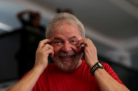 Former Brazilian President Luiz Inacio Lula da Silva reacts as he arrives at the metallurgical trade union while the Brazilian court decides on his appeal against a corruption conviction that could bar him from running in the 2018 presidential race, in Sao Bernardo do Campo, Brazil January 24, 2018. REUTERS/Leonardo Benassatto