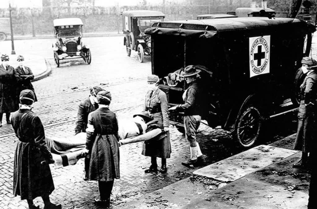 An ambulance in St Louis, Missouri, picks up a patient believed to be infected with influenza during the 1918-19 Spanish flu pandemic (National Archives (US))