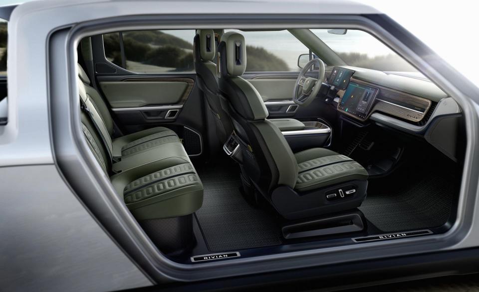 <p>No interior dimensions have been given, but the R1T's five-passenger cab appears more spacious than those of mid-size trucks like the Chevrolet Colorado and Ford Ranger.<br></p>