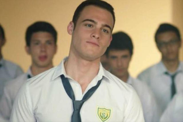 Descubre a un Kerem Bürsin de adolescente en la serie por la que estuvo a  punto de dejar su carrera