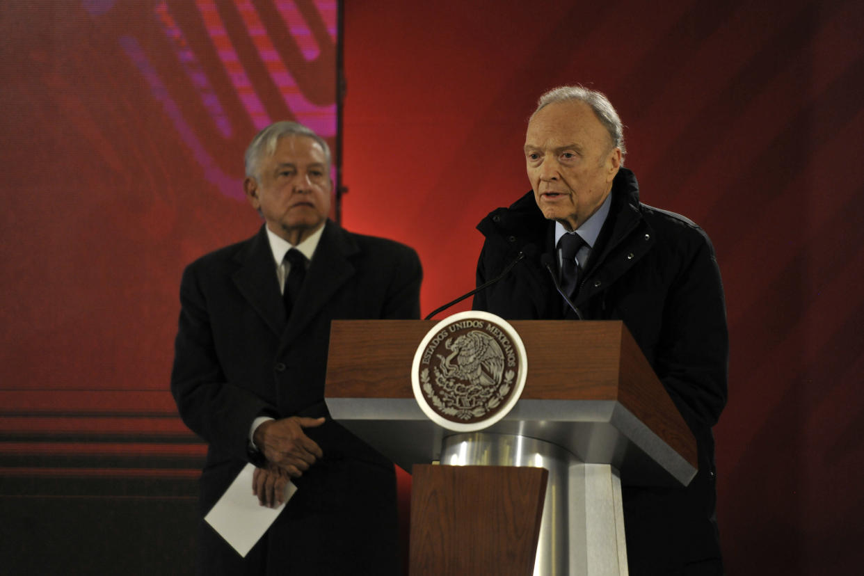 Alejandro Gertz Manero, Fiscal General de México y Andrés Manuel López Obrador, presidente de México. (Foto: Pedro Gonzalez Castillo / Getty Images)