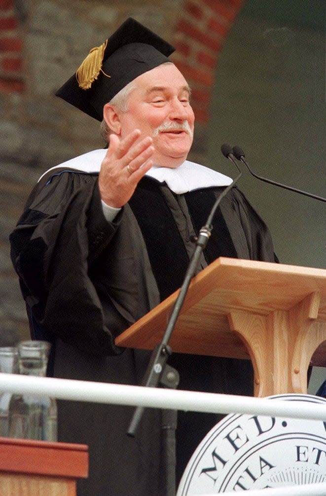 Former Polish President and Nobel Prize winner Lech Walesa addresses Middlebury College's bicentennial graduating class during his commencement speech in Middlebury on May 21, 2000.