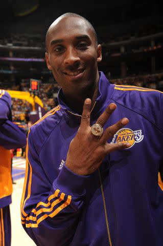 <p>Andrew D.Bernstein/NBAE via Getty</p> Kobe Bryant #24 of the Los Angeles Lakers shows off his 2009 NBA Championship ring before the season opener against the Los Angeles Clippers 2009