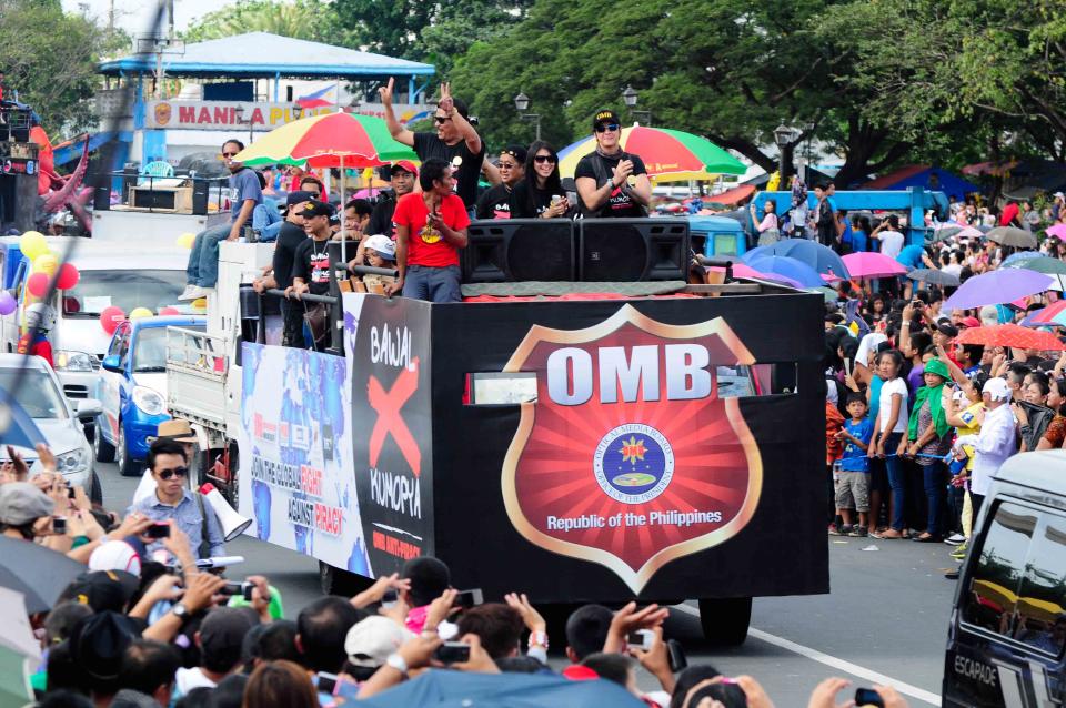 Optical Media Board chairman Ronnie Ricketts joins the 2012 Metro Manila Film Festival Parade of Stars on 23 December 2012. (Angela Galia/NPPA Images)