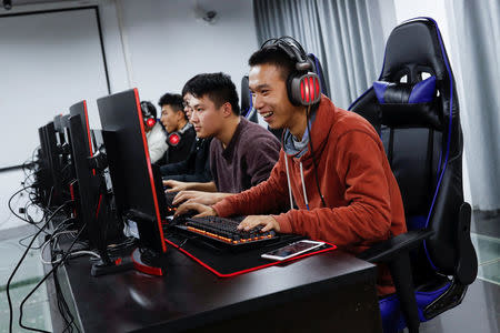A student practising gaming during a class of esports and management at the Sichuan Film and Television University in Chengdu, Sichuan province, China, November 17, 2017. REUTERS/Tyrone Siu