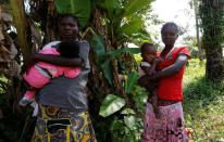 Internally displaced Congolese women breastfeed their children in Kaniki-Kapangu village near Mwene Ditu in Kasai Oriental Province in the Democratic Republic of Congo, March 15, 2018. Picture taken March 15, 2018. REUTERS/Thomas Mukoya