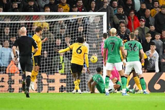 Wolverhampton Wanderers vs Newcastle United LIVE Premier League