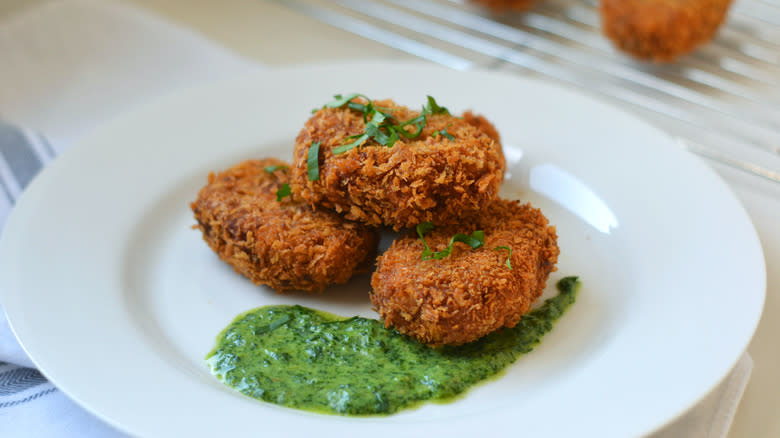 masala croquettes with chutney
