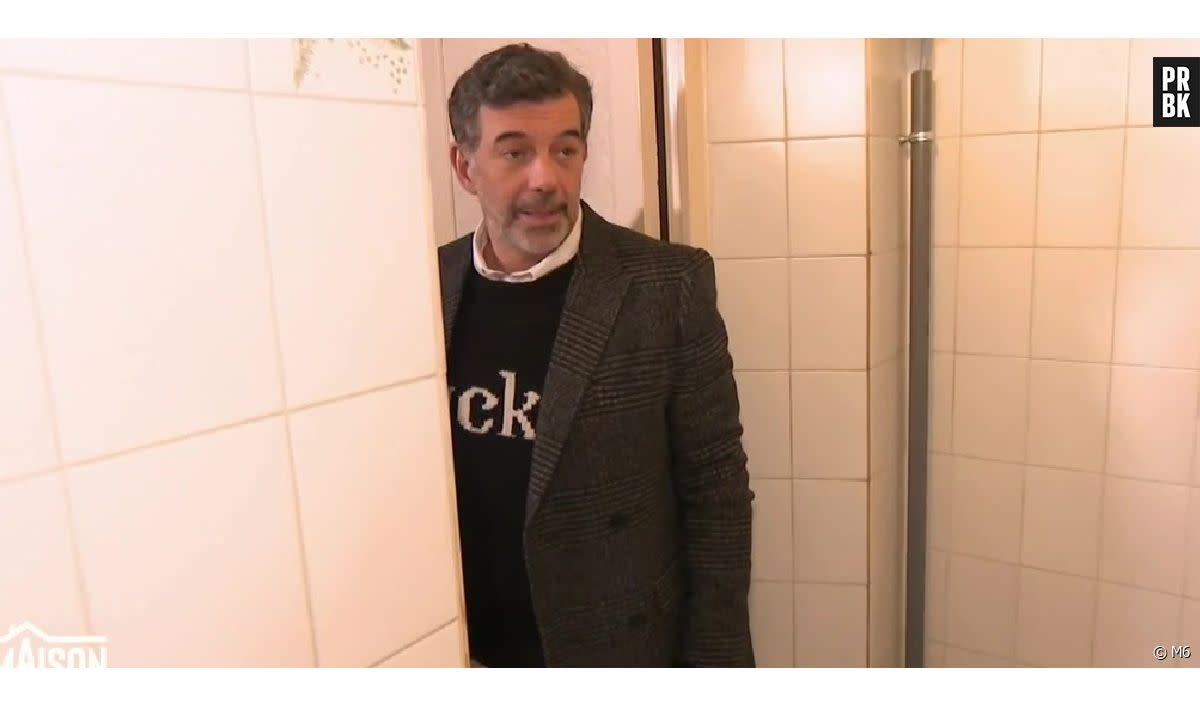 Stéphane Plaza hallucine en entrant dans une salle de bain étrange. L'agent immobilier va se faire rembarrer par une vendeuse. - M6