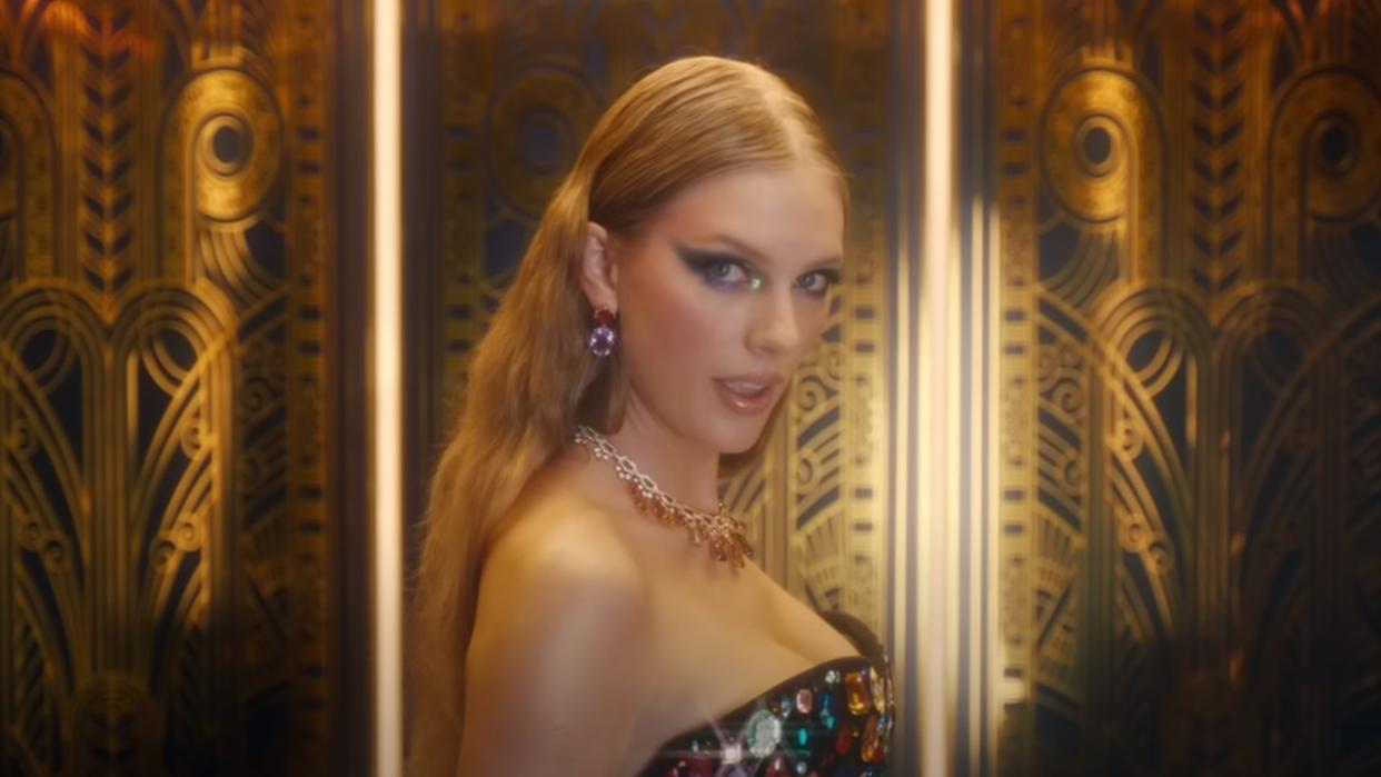  Taylor Swift in the music video for "Bejeweled" 