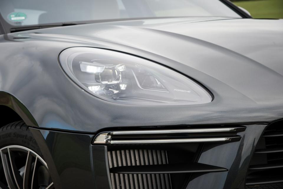 <p>2020 Porsche Macan Turbo</p>