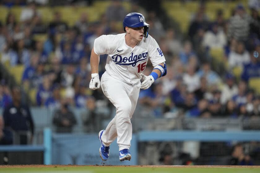 Los Angeles Dodgers shortstop Will Smith (16) runs in on a single during the first inning of a baseball game against the Detroit Tigers in Los Angeles on Tuesday, September.  October 19, 2023 (AP Photo/Ashley Landis)