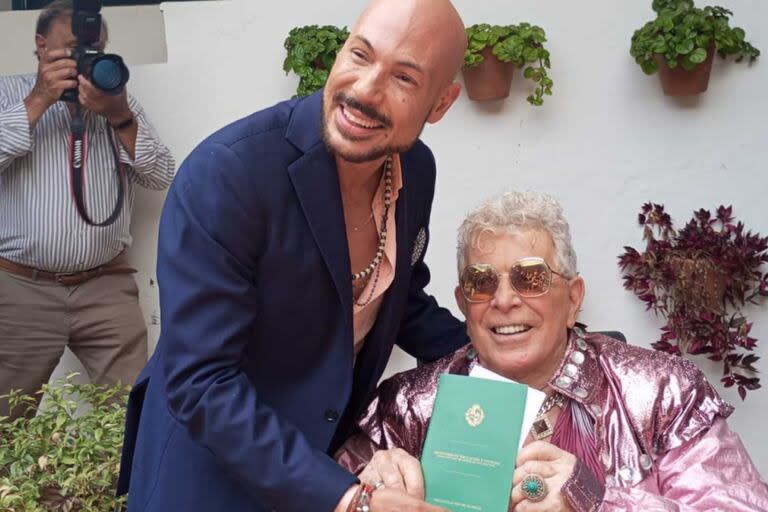 En abril de este año, Jimmy Castilhos y Carlos Perciavalle mostraron orgullosos su libreta de matrimonio