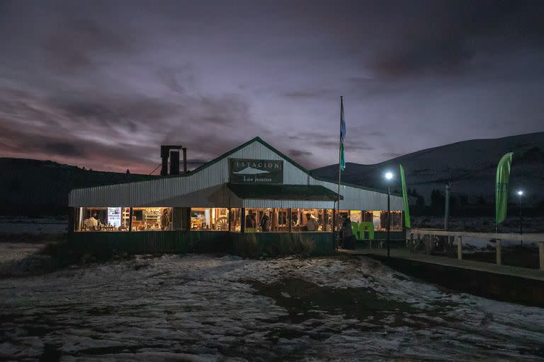 El lugar donde hoy se cena funcionó como galpón de la estancia San Ramón, donde guardaban la lana