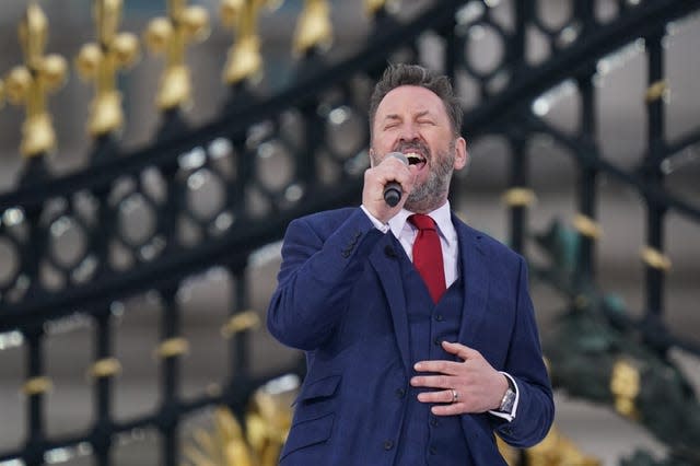 Lee Mack made a joke at the PM's expense during the Platinum Party at the Palace