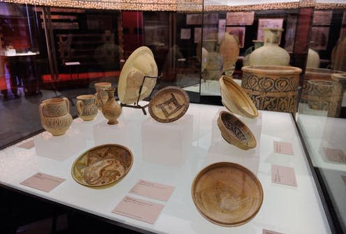 <span class="caption">Andalusi communal dining bowls known as 'ataifores' in El Legado Andalusí, Museum of the Alhambra, Granada.</span> <span class="attribution"><span class="license">Author provided</span></span>