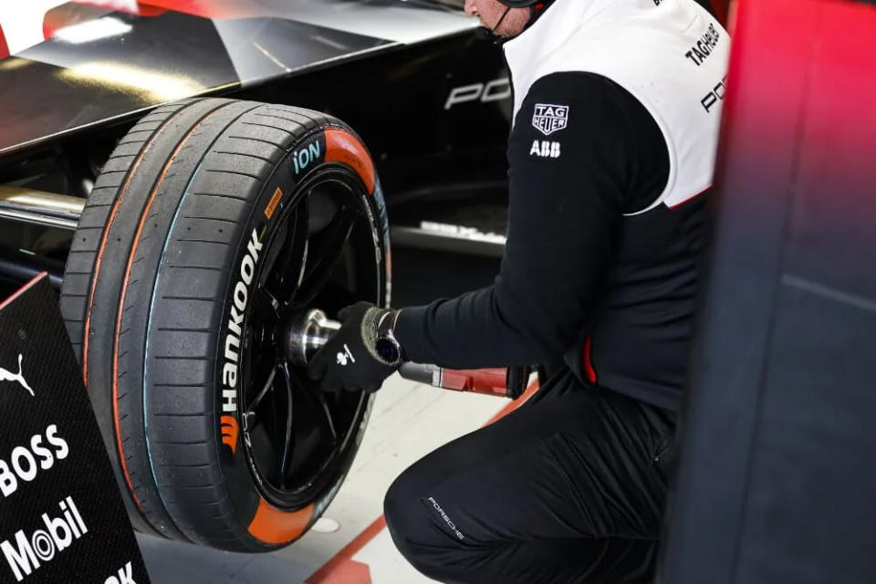 Formula E僅有一款擁有花紋的賽車胎，達到降低碳排放。圖片摘自：Hankook Motorsports