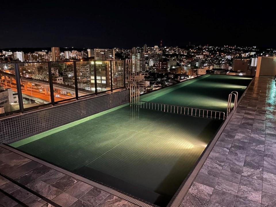 在13樓有超夢幻的無邊際游泳池。（圖／万京國際行銷提供）