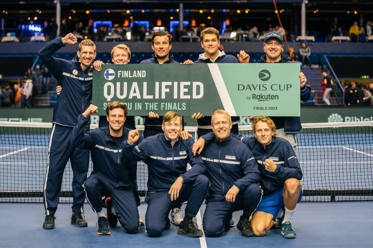 La alegría del equipo de Finlandia, que venció a la Argentina y se clasificó por primera vez a los 8vos de final de la Davis 