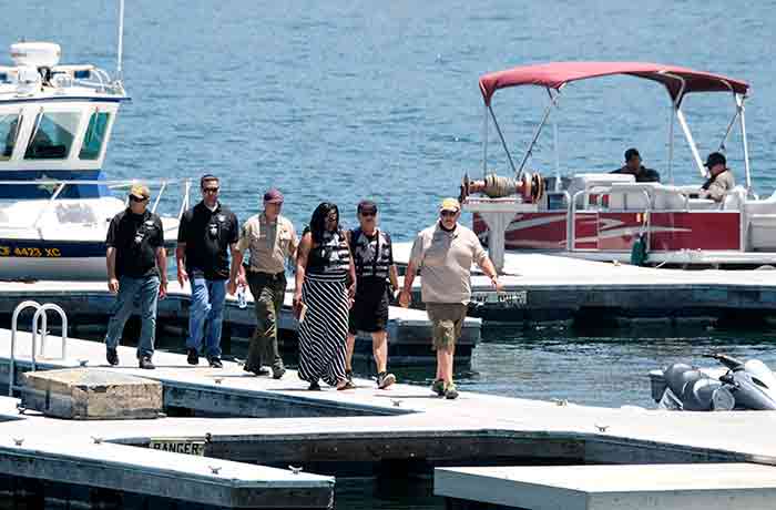 Familiares de Naya Rivera en el lago Piru tras su desaparición