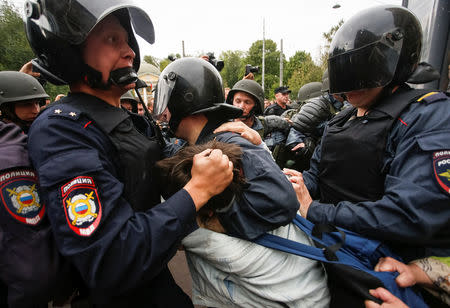 Police officers detain a protester during a rally against planned increases to the nationwide pension age in St. Petersburg, Russia September 9, 2018. REUTERS/Anton Vaganov