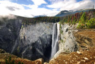 <p>Hunlen Falls, British Columbia, Canada, height 401 meters, 1,316 feet. (Philippe Henry/ Caters News)</p>