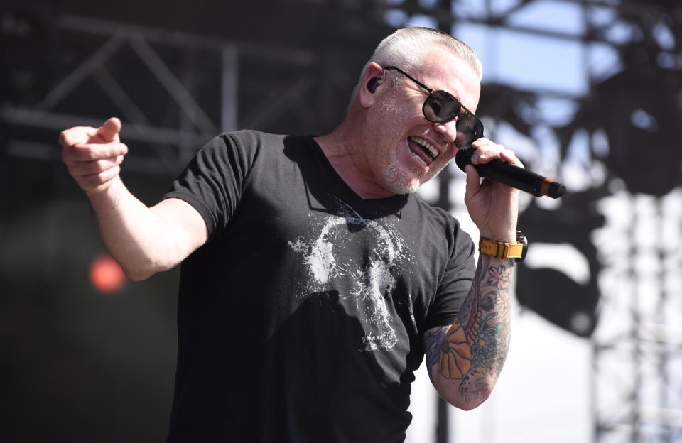 Steve Harwell of Smash Mouth performs during KAABOO Del Mar at the Del Mar Fairgrounds on September 15, 2017 in Del Mar, California.  (Photo by Tim Mosenfelder/Getty Images)
