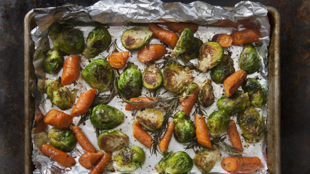 Why You Shouldn't Worry If Aluminum Foil Discolors In The Oven