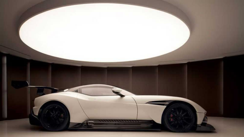 若是買下其中的精華戶，還可以獲得Aston Martin 附贈一輛珍稀的 Vulcan 豪華車款。