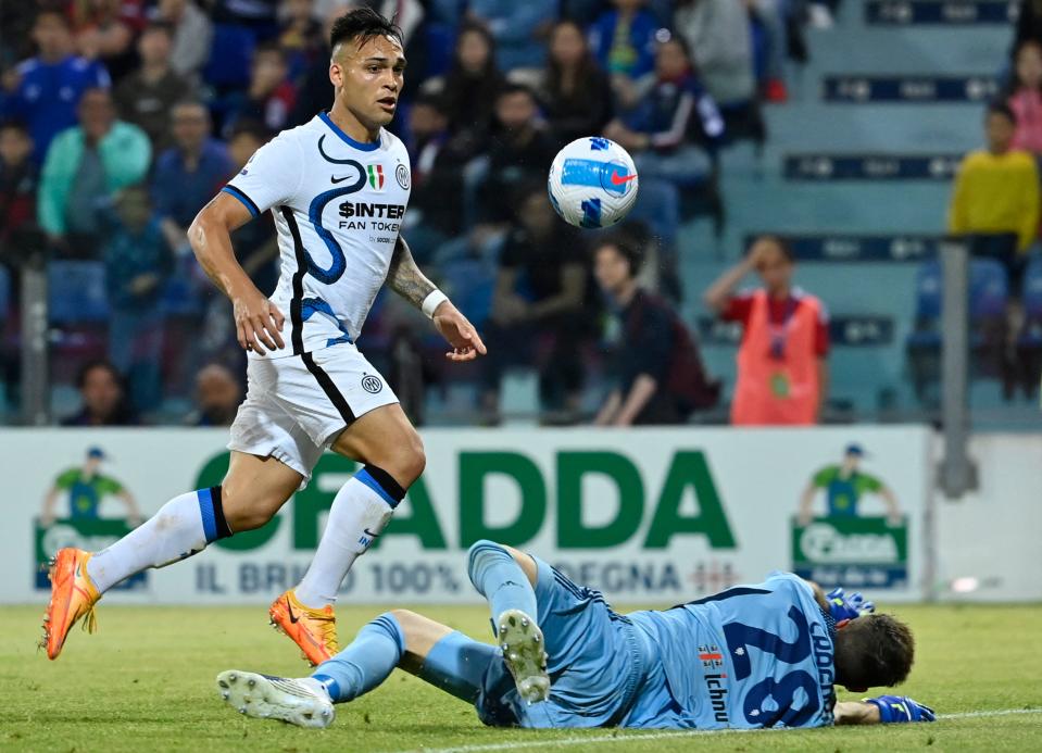 Inter Milan's Argentine forward Lautaro Martinez scores his side's third goal during the Italian Serie A football match between Cagliari and Inter on May 15, 2022 at the Sardegna arena in Cagliari. (Photo by Alberto PIZZOLI / AFP) (Photo by ALBERTO PIZZOLI/AFP via Getty Images)